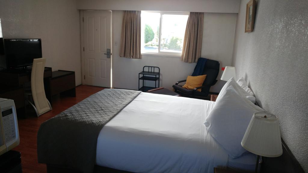 Cozy Court Motel Сешелт Екстериор снимка