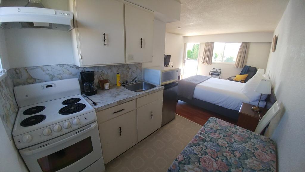 Cozy Court Motel Сешелт Екстериор снимка