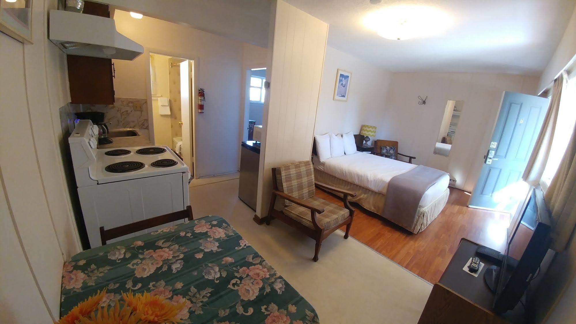 Cozy Court Motel Сешелт Екстериор снимка
