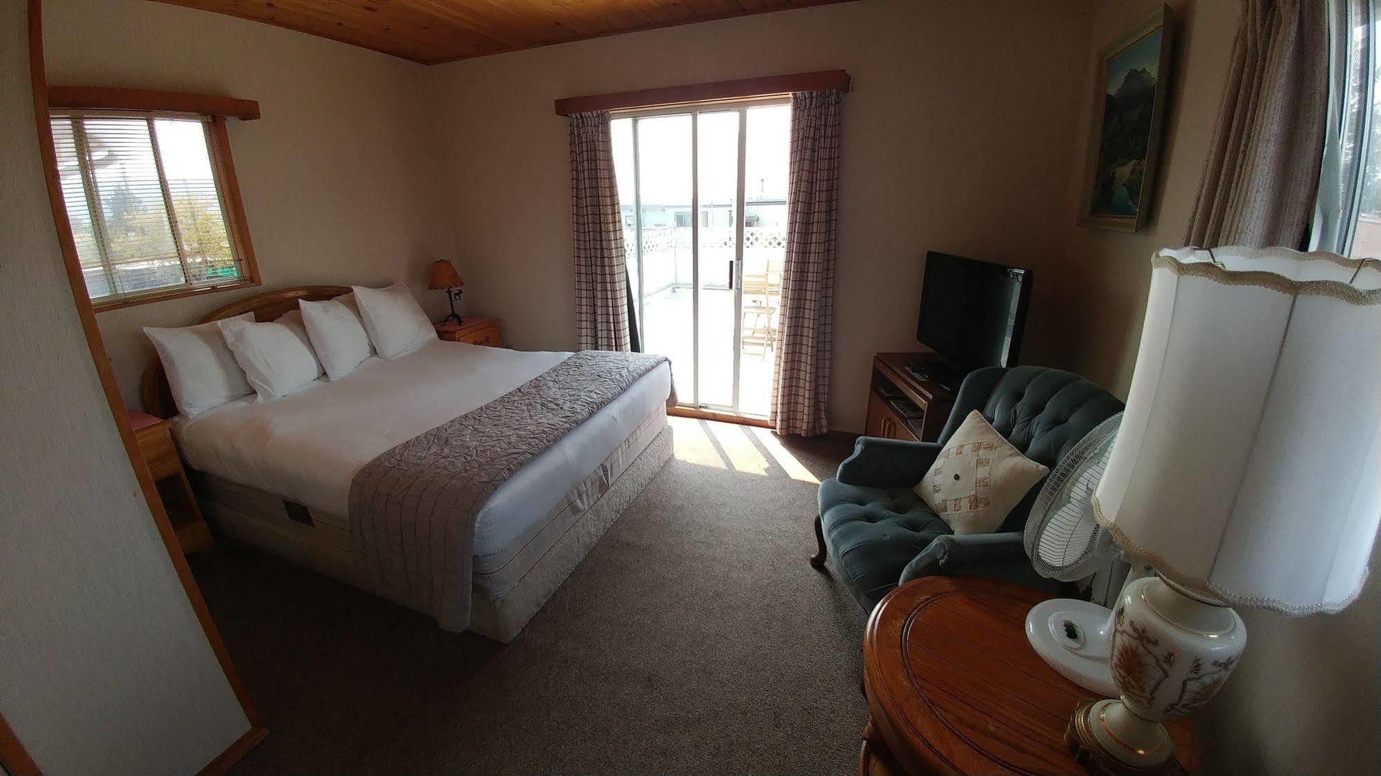 Cozy Court Motel Сешелт Екстериор снимка