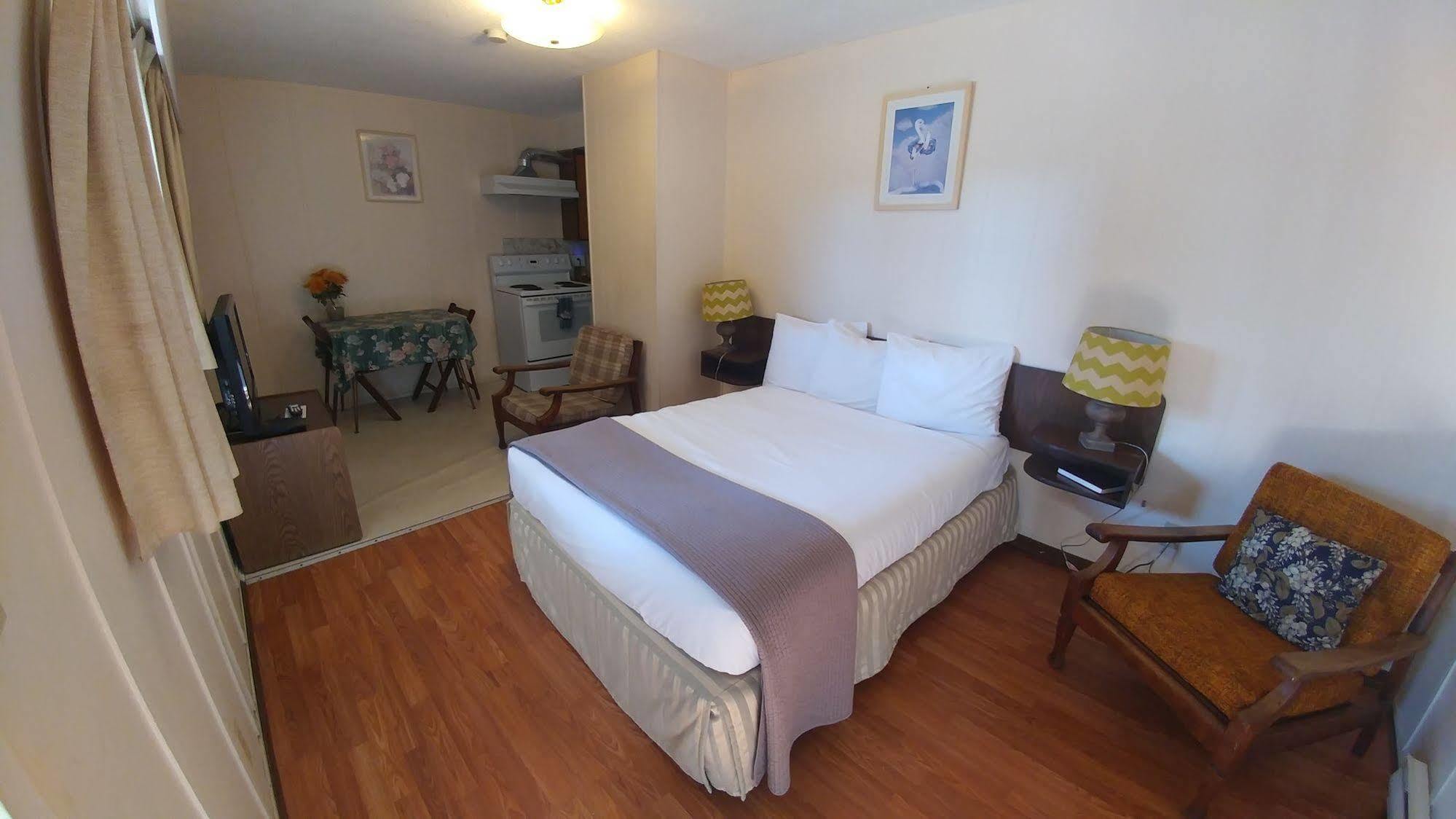 Cozy Court Motel Сешелт Екстериор снимка