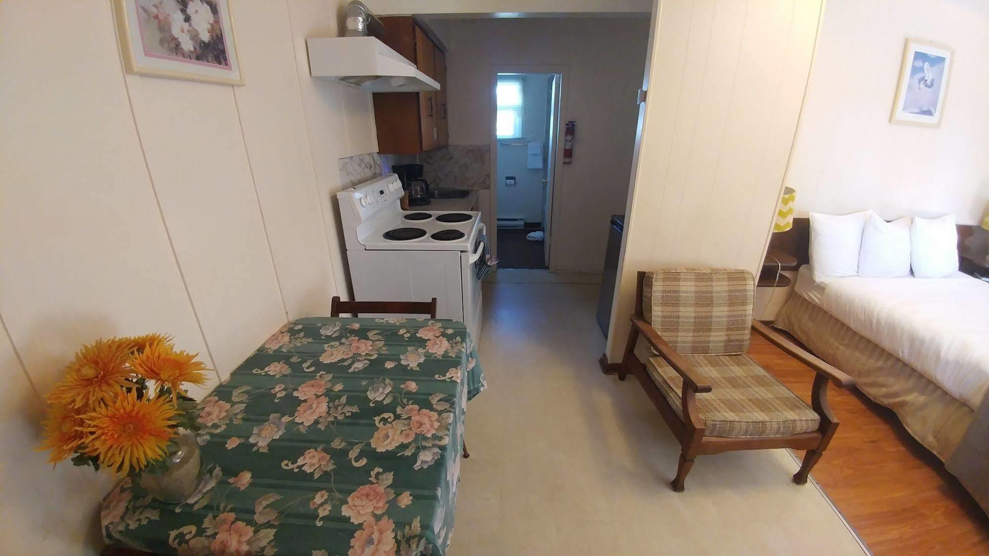 Cozy Court Motel Сешелт Екстериор снимка
