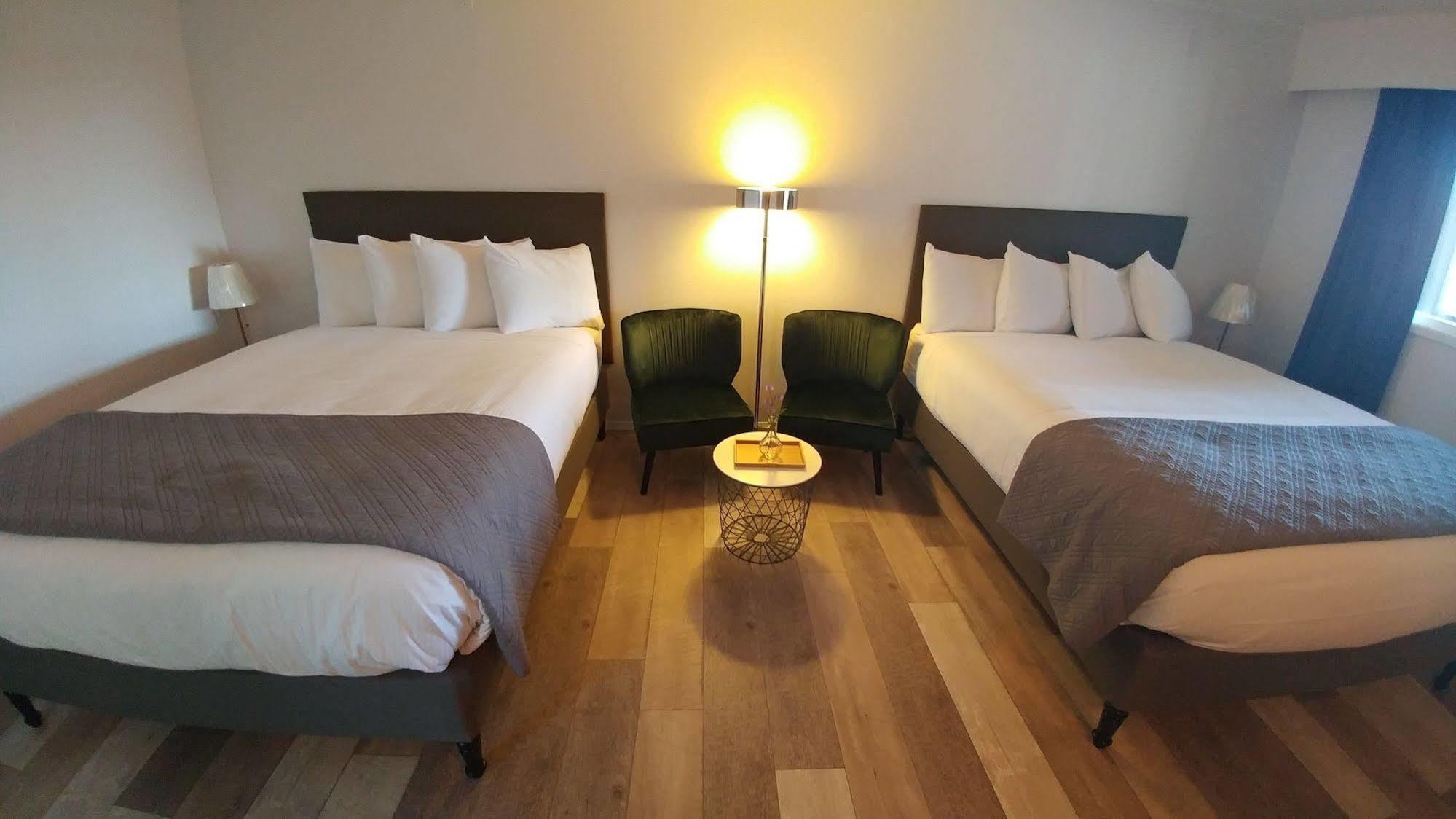 Cozy Court Motel Сешелт Екстериор снимка