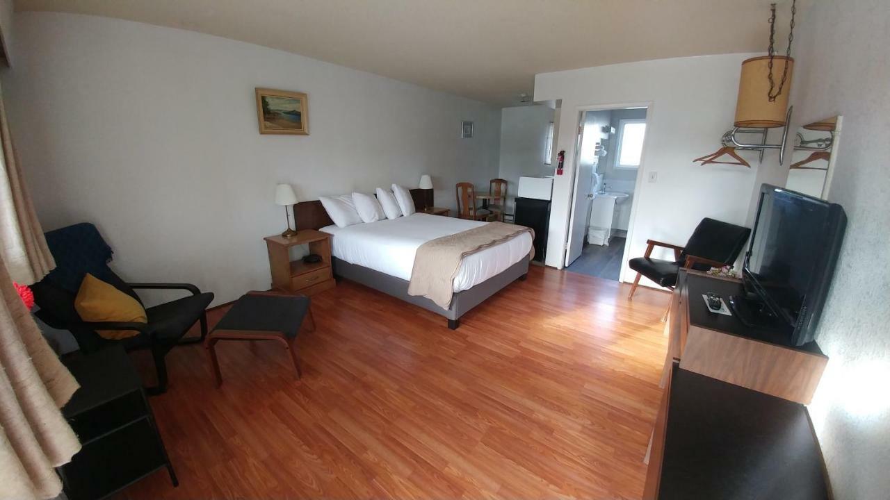 Cozy Court Motel Сешелт Екстериор снимка
